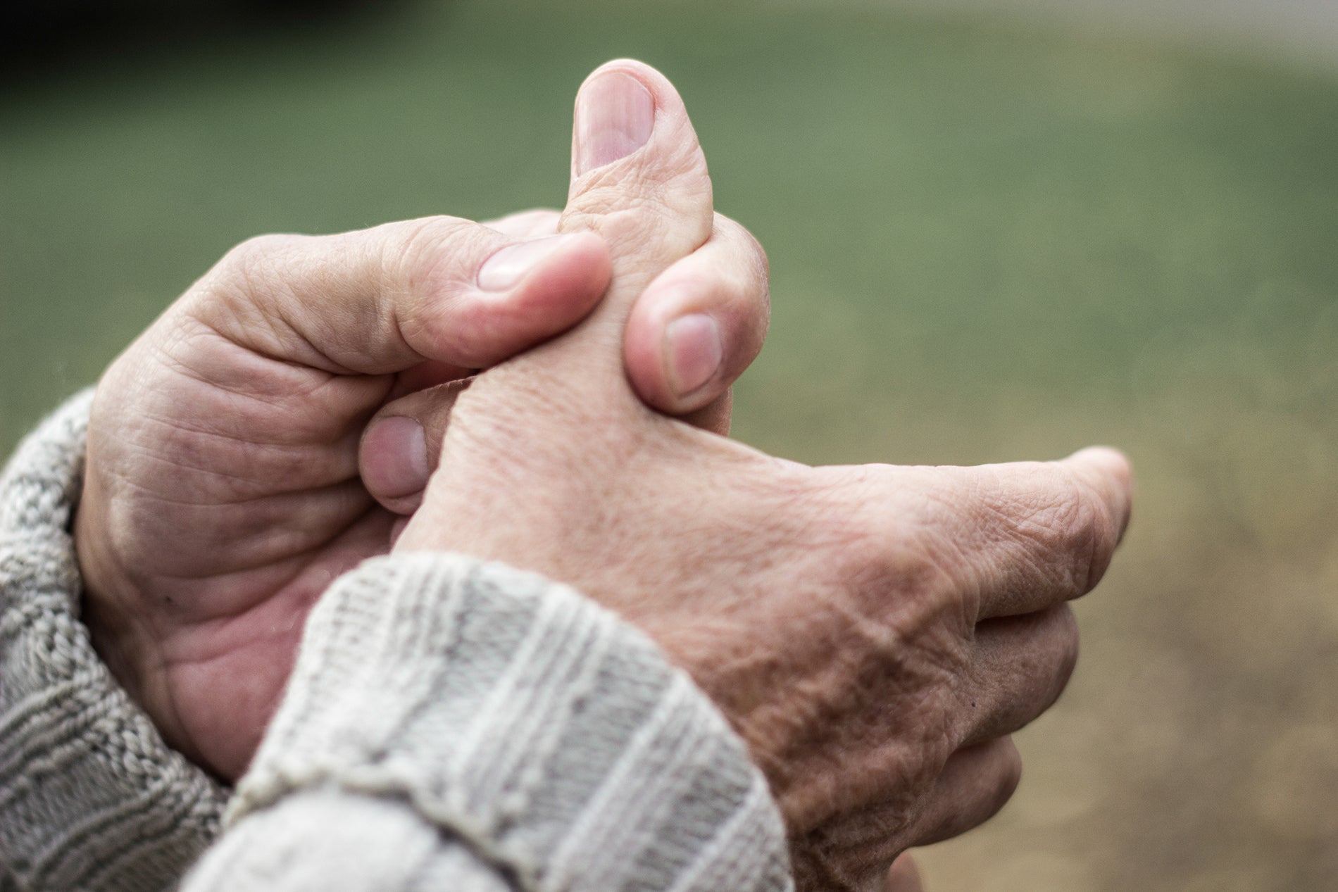 10 Thumb Arthritis Treatments for Home