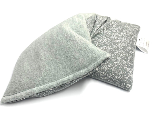 Natural aromatherapy heating pad for pain relief and relaxation Heating pad with essential oils for muscle pain and stress relief All natural aromatherapy heating pad for soothing comfort Aromatherapy bath essentials with heating pad for relaxation Natura